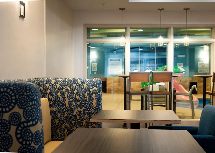 Holiday Inn Express & Suites Wausau By Ihg