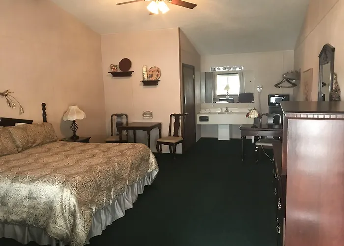 Longhouse Lodge