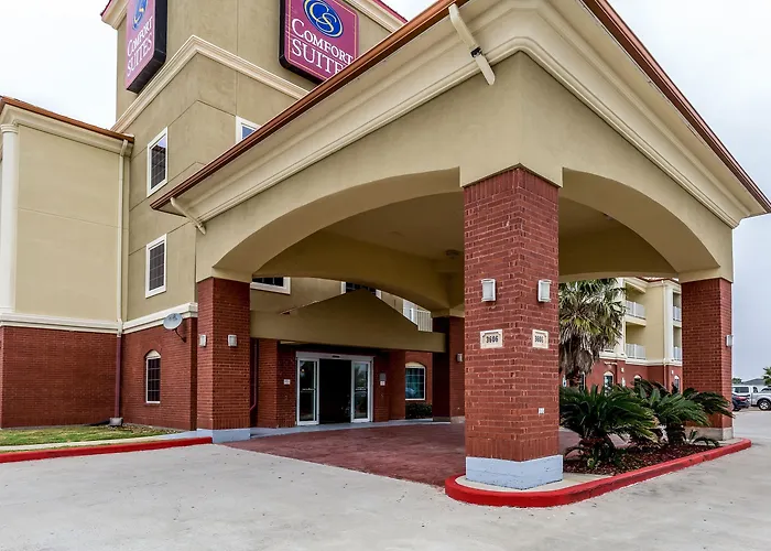 Comfort Suites Cruise Port Area - Beachside