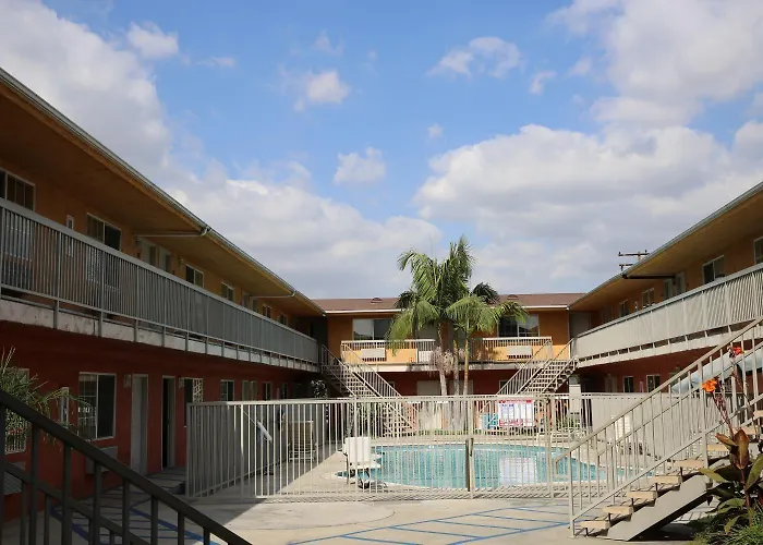 Chateau Inn & Suites Downey