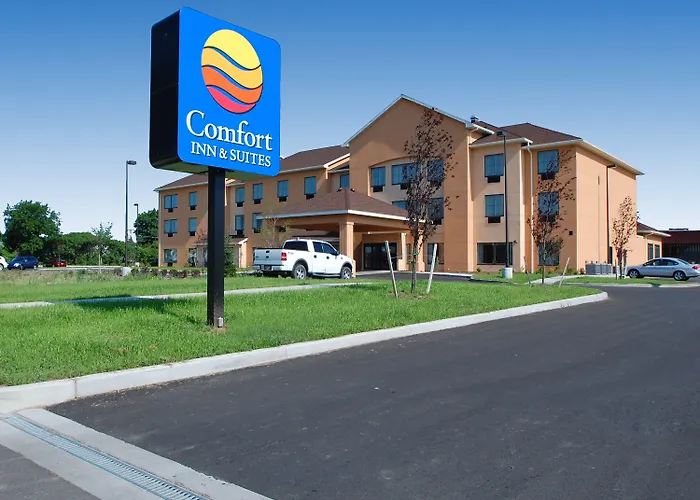 Comfort Inn & Suites Farmington - Victor