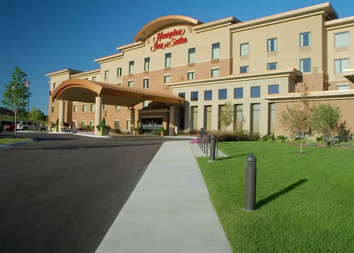 Hampton Inn & Suites - West
