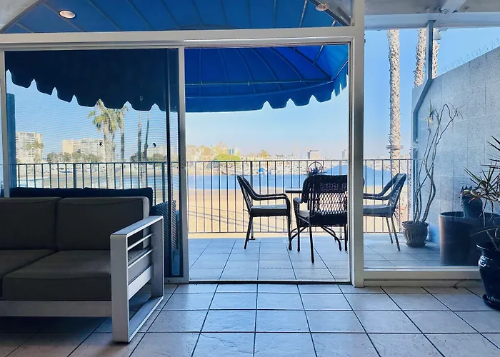 Foghorn Harbor Inn
