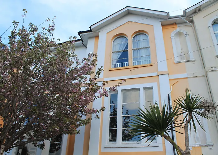 Heathcliff House B&B Exclusively For Adults Free Large Carpark