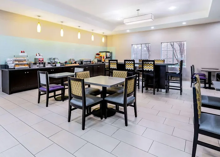 La Quinta By Wyndham Dfw Airport West - Bedford Hotel