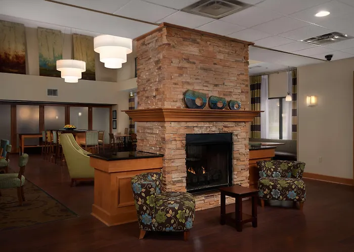 Hampton Inn & Suites Canton