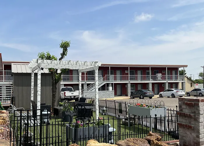 Midtown Inn & Suites