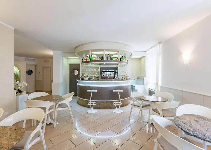 Pace 1954 Hotel Arco