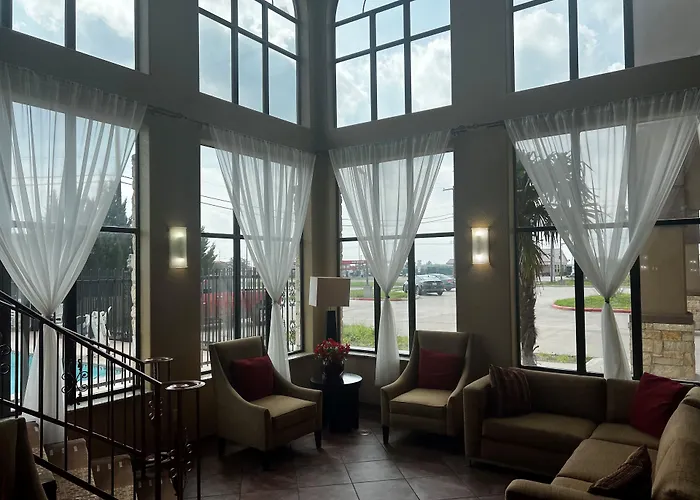 Baymont By Wyndham Cuero Hotel