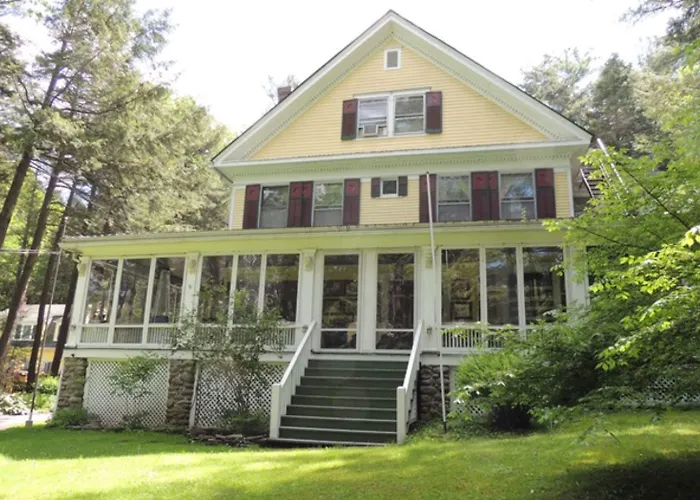 Brookview Manor Inn