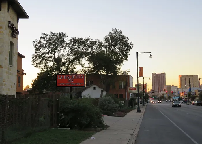 La Hacienda Inn near Alamodome&Riverwalk