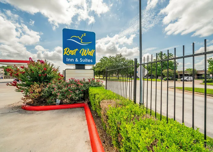 Restwell Inn & Suites I-45 North