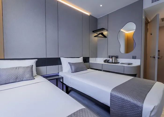 Hotel 81 Palace - Newly Renovated