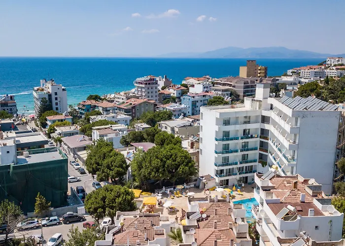 Ponz Hotel