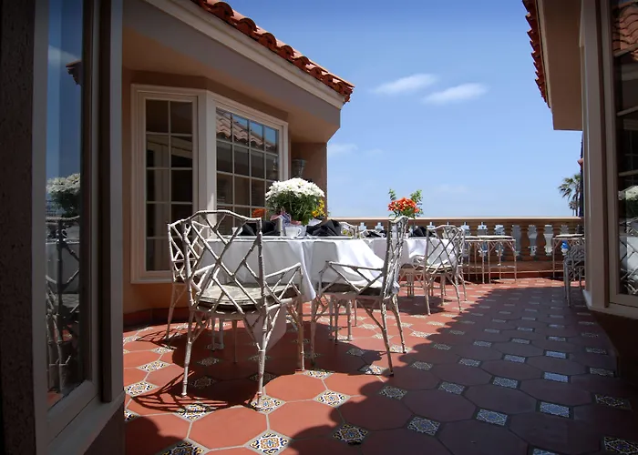 Doryman'S Oceanfront Inn