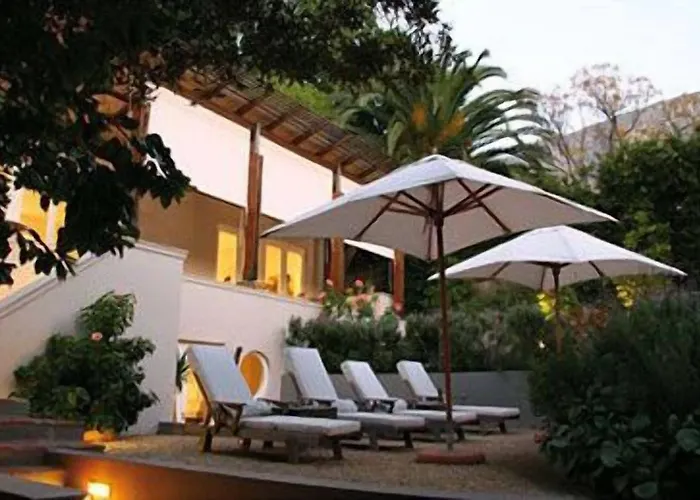 Four Rosmead Boutique Guesthouse