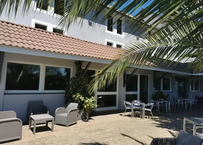 Brit Hotel Confort Pau Lons