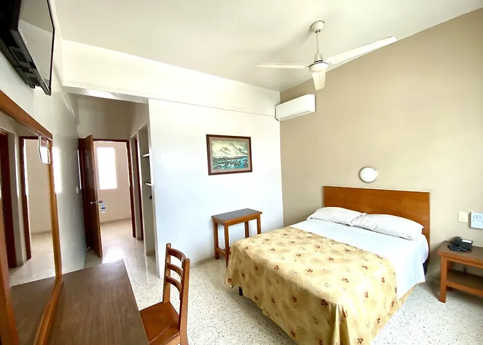 Hotel Delfines