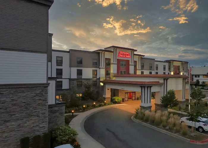 Hampton Inn & Suites Dupont