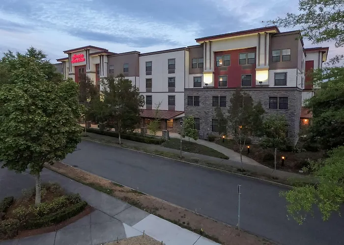 Hampton Inn & Suites Dupont