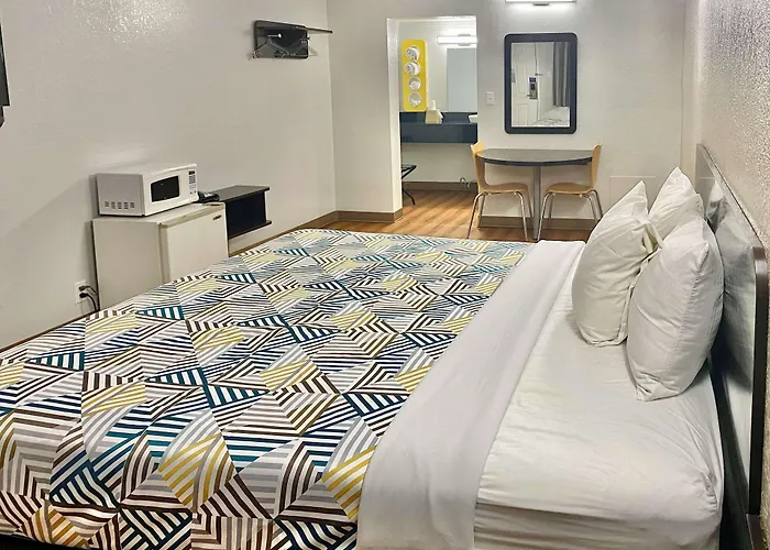 Motel 6-, Wv