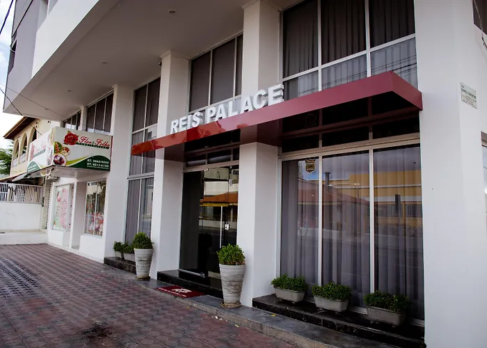 Reis Palace