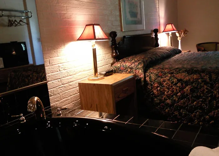 Colonial Inn Mercer-Grove City