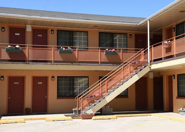 Esquire Inn