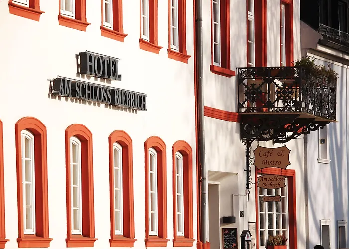 Am Schloss Biebrich