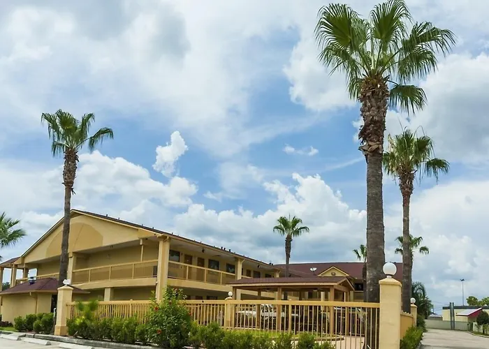 Downtowner Inn And Suites -