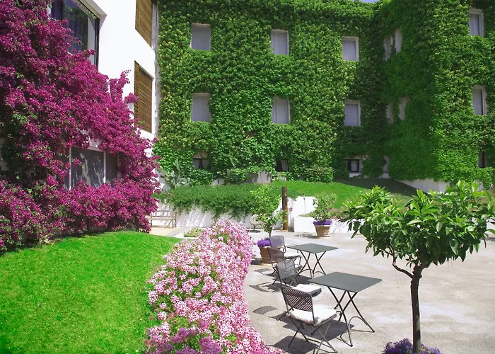 Hotel Emilia
