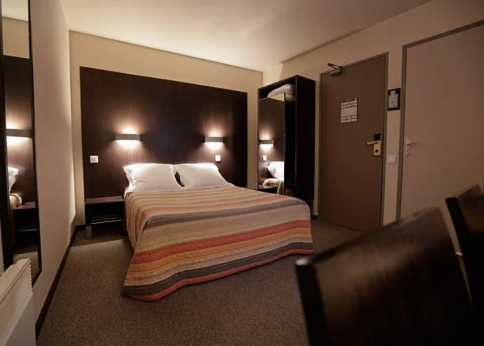 Hôtel Au Petit Caporal Maisons-Alfort