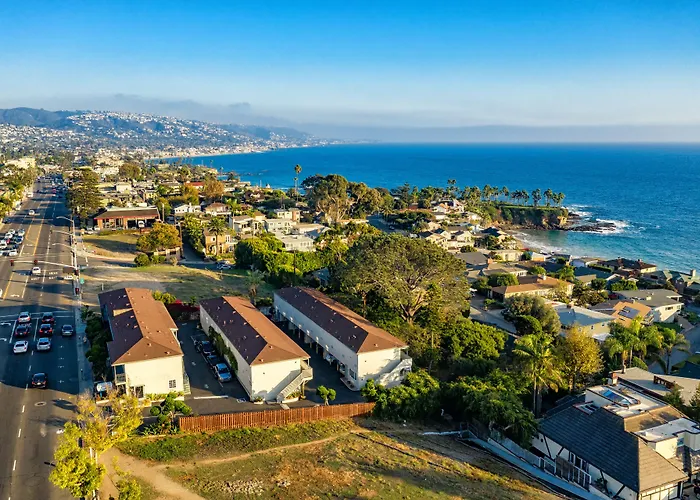 Crescent Bay Inn