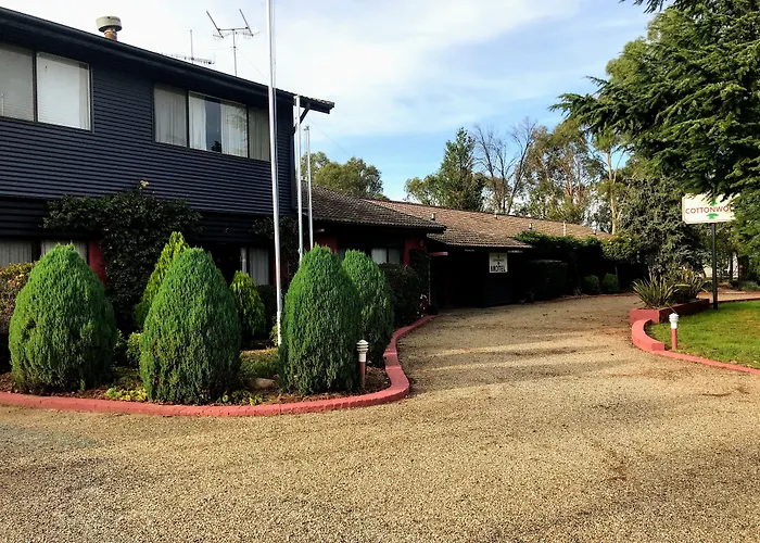 Cottonwood Lodge