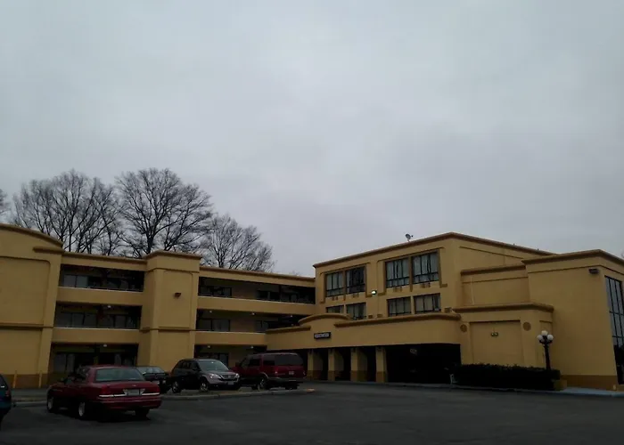 Diamond Inn & Suites