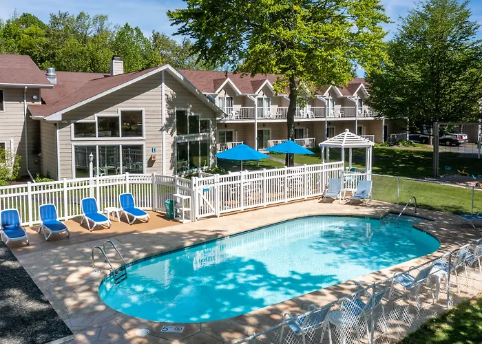 Somerset Inn & Suites