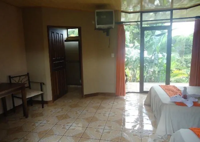 Ara Ambigua Lodge