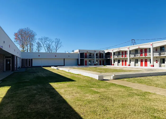 Traveler'S Place Inn & Suites
