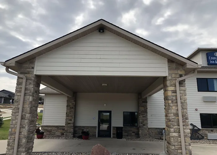 Cobblestone Inn & Suites - Denison | Oak Ridge
