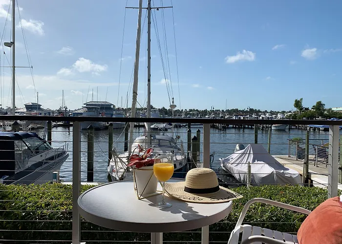 Cove Inn On Naples Bay
