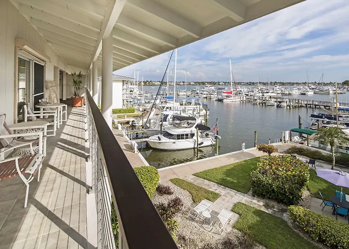 Cove Inn On Naples Bay
