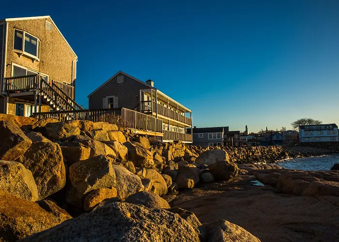 Bearskin Neck Motor Lodge