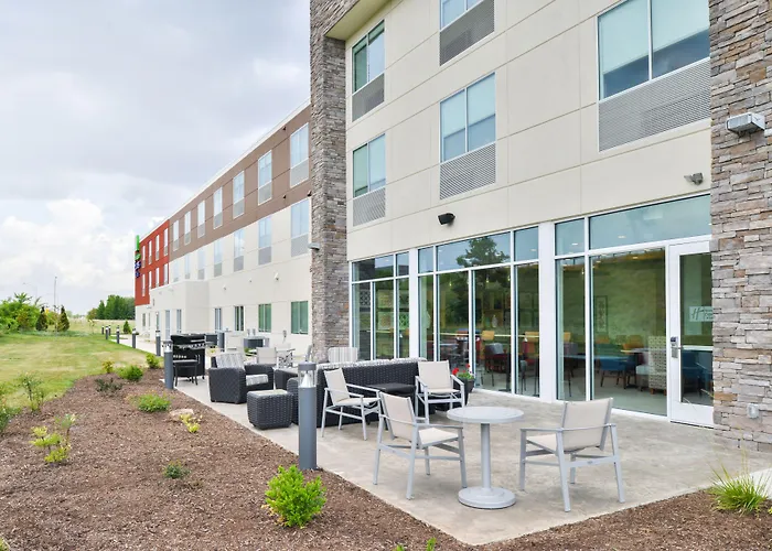 Holiday Inn Express & Suites Salem By Ihg