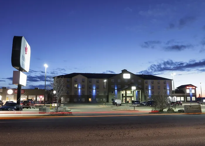Paradise Inn And Suites