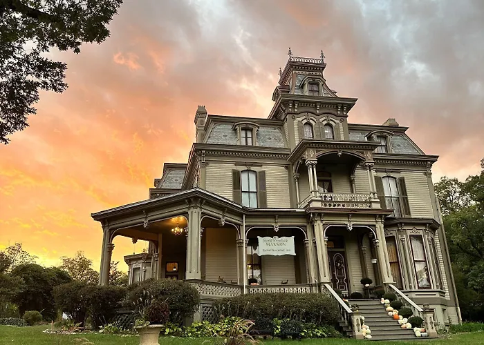 Garth Woodside Mansion Bed And Breakfast