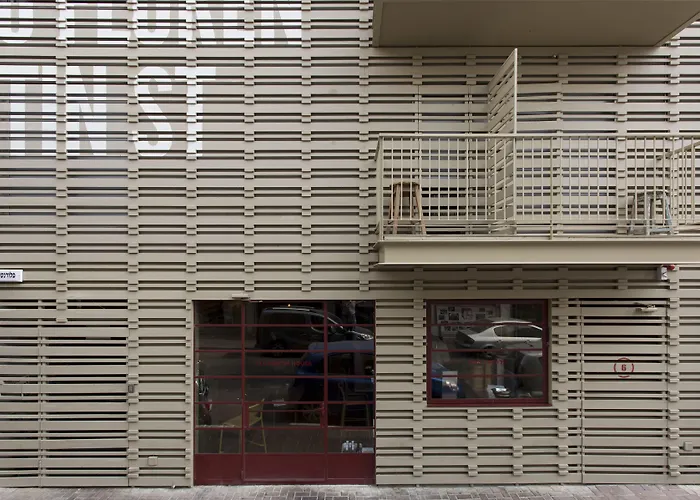 Florentin House With Mamak - By Homy