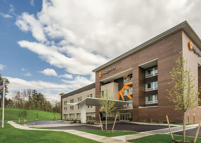La Quinta Inn & Suites By Wyndham Clifton Park Saratoga Area 1749 Route 9