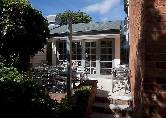 Lowena Cafe And Accommodation Hobart