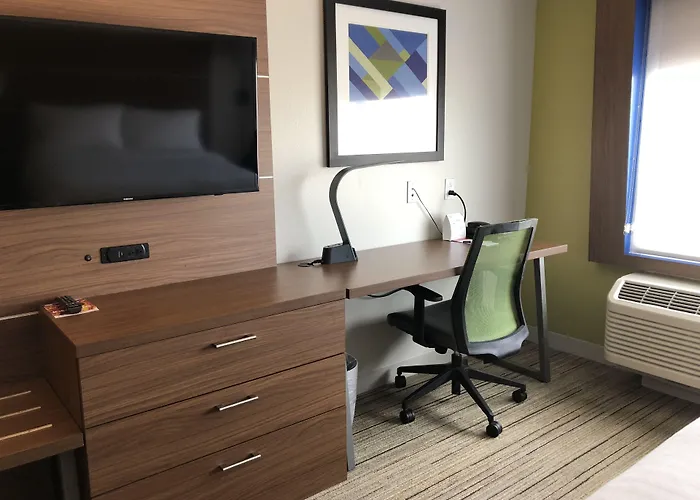 Holiday Inn Express & Suites By Ihg