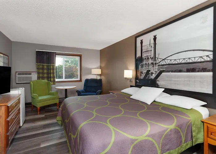 Super 8 By Wyndham Green Bay Near Stadium